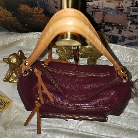 Valentina Pebbled Leather Shoulderbag - Picture 3 of 11